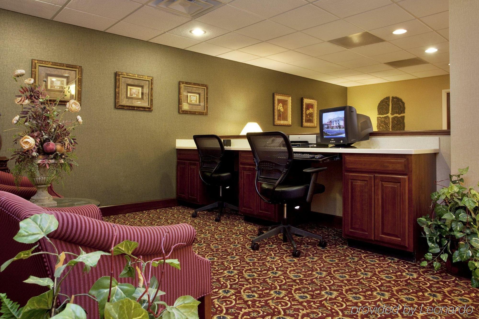 Express & High Point South By Ihg Archdale
