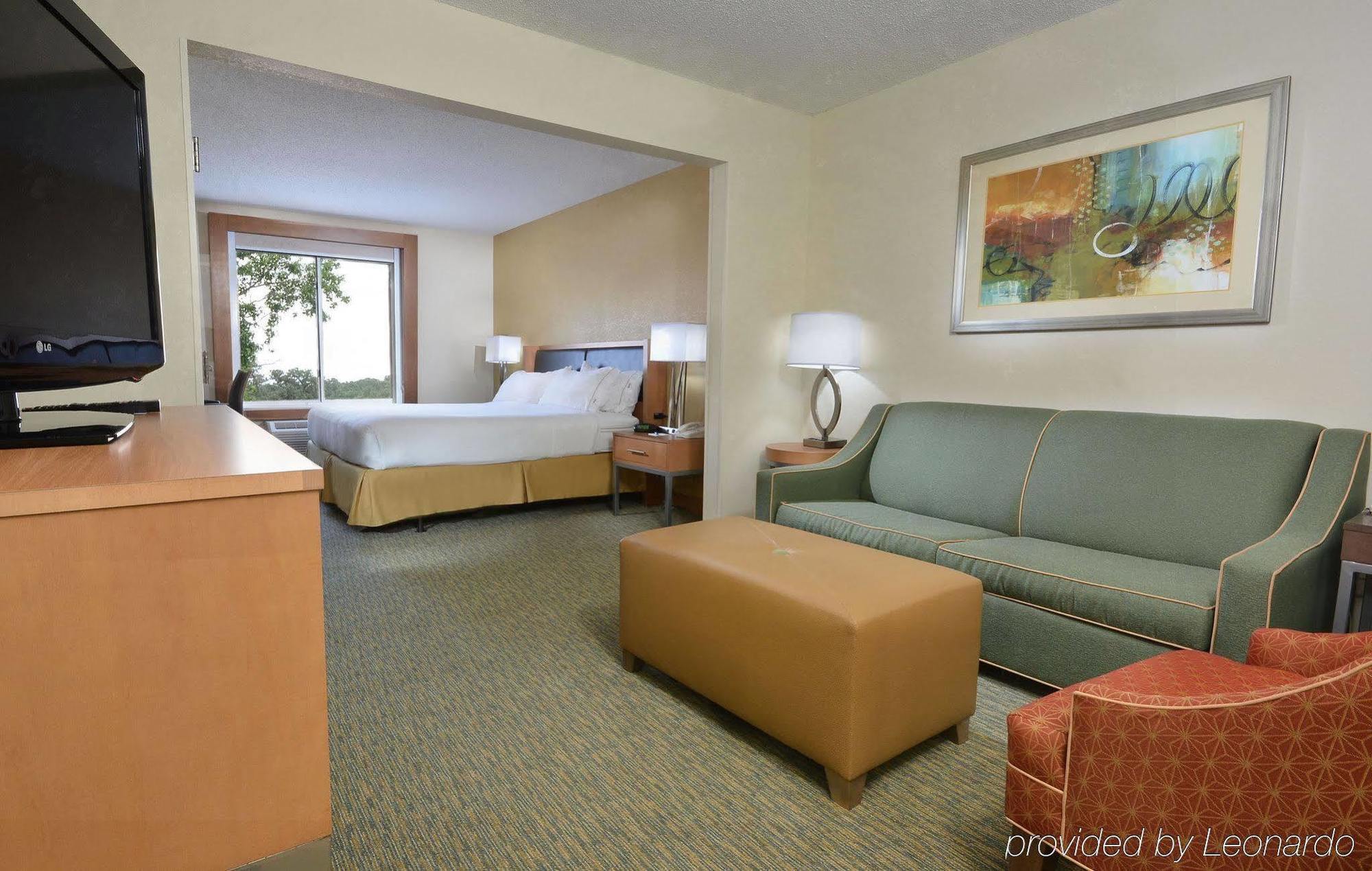 Hotel Express & High Point South By Ihg 2*